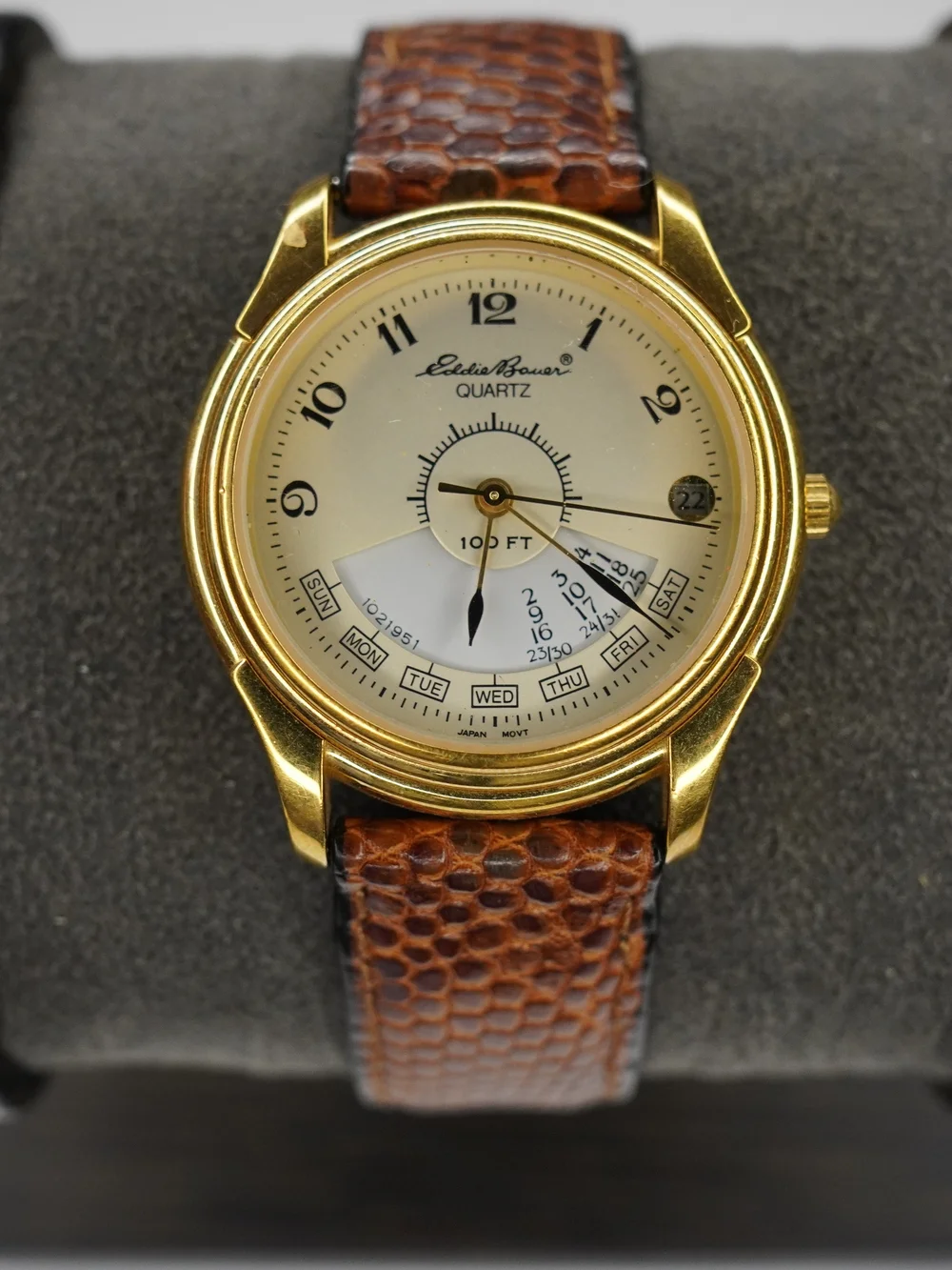Eddie Bauer Quartz Day-Date Calendar Gold-Tone Cream Dial Japan Movt Wristwatch